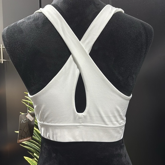 Active 8 Performance,moisture wicking,removable cups,crosscross keyhole back - Picture 1 of 9